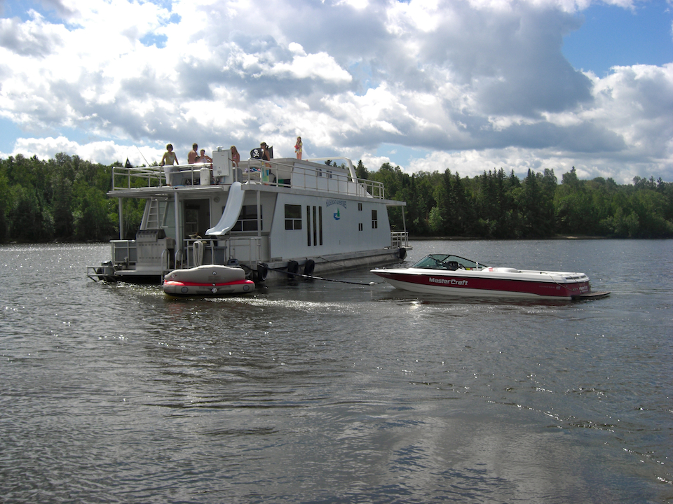 Houseboat Rentals in Kenora